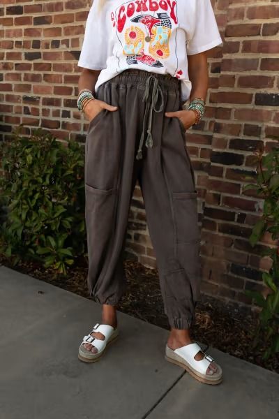 Boho Pants, Skirts & Bell Bottom Jeans | Shop Affordable Women's Bell Bottoms, Bohemian Pants & Skirts | Three Bird Nest Sporty Bohemian Style, Comfy Fashion Aesthetic, Colorful Cozy Outfits, Rustic Casual Outfits, Comfy Boho Outfits, Loose Clothing Style, Comfy Fashion Outfits, Slouchy Outfit, Jogger Outfit