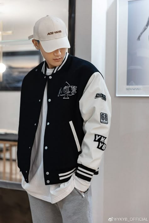 Outfit Cowok, Baseball Jacket Outfit, Thrift Fits, Mens Casual Shirt, Mens Tracksuit Set, Varsity Jacket Outfit, Luxury Jacket, Mens Casual Outfits Summer, Black Men Street Fashion