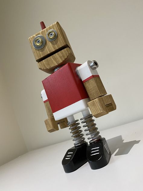 Wood Robots, Homemade Robot, Wooden Robots, Tin Can Robots, Wooden Character, Wooden Robot, Wood Figures, Recycled Robot, Wooden Toys Diy