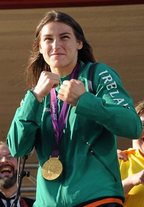 Katie Taylor (Ireland) 🥇 Lightweight (-60kg) • London 2012 Olympics #boxing Boxing Olympics, Katie Taylor, London 2012 Olympics, 2012 Olympics, Mma Women, Sporty Girls, Action Poses, Summer Olympics, Sports Photography