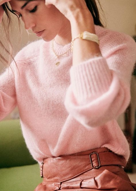 French Girl Chic, Fluffy Sweater, Mohair Sweater, Feminine Outfit, Puffed Sleeves, Vintage Designer, Vintage Sweaters, Parisian Style, Pink Sweater