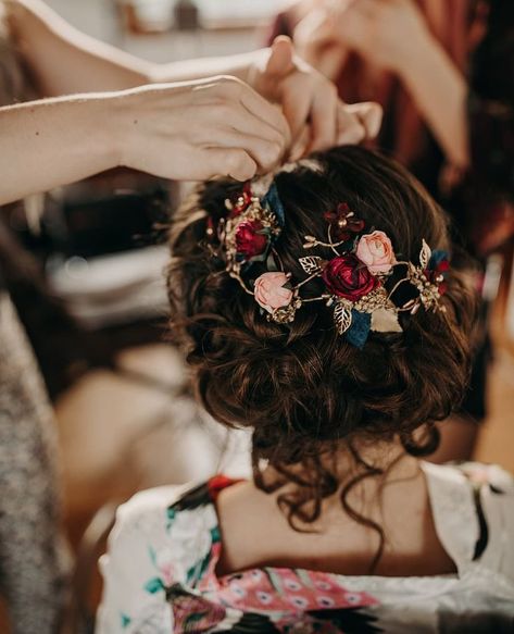 Intimate DIY NYE Wedding at House on the Hill in Austin, Texas | Photography by Nikkolas Nguyen | Nikk Nguyen Photo • Austin Wedding Photographer #diywedding #diyweddingideas #austinwedding #weddingphotographer Winter Wedding Crown, Medieval Bride, Winter Wedding Hairstyles, Sapphic Wedding, Dnd Wedding, Moody Winter Wedding, Spiritual Wedding, Wedding Checklists, Berry Wedding