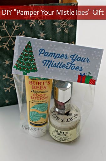 DIY "Pamper Your MistleToes" Gift - Great Christmas gift idea for nurses, teachers, or anyone that could use a little pampering (sponsored) Nurses Gift Ideas Diy, Xmas Gifts For Nurses, School Nurse Christmas Gifts, Mistletoes Printable, Mistletoes Gift, Small Gifts For Coworkers, Mistletoe Gift, Free Printable Gifts, Free Printable Gift Tags