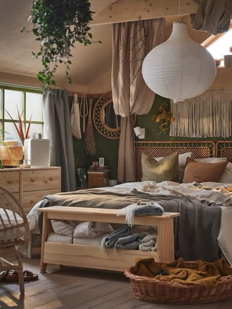 Inspiring ideas for a small cozy shared boho bedroom - IKEA Ikea Boho Bedroom, Small Shared Bedroom, Ikea Small Spaces, Wooden Storage Bench, Head Boards, Rattan Headboard, Boho Style Bedroom, Shared Bedroom, White Spirit