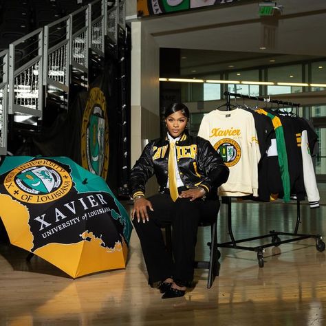 Destinee Kerr, B.S. on Instagram: "Made History, Created a Legacy, My Work here is Done🔥..   ~no need to list the roles and accomplishments~ It’s always been known.   MUA🎀: @kiyahbridgesbeauty  Pics📸: @chrispycaptures  Apparel👚: @d_capparel   #xavieruniversityoflouisiana  #xula #hbcugrad #1925society  #hbcu #xula1925 #explorepage" Graduate Invitations, Hbcu Aesthetic, Hbcu Graduation Pictures, Xavier University Of Louisiana, School Photoshoot, High School Graduation Pictures, Graduation Pic Ideas, Grad Shoot, Xavier University