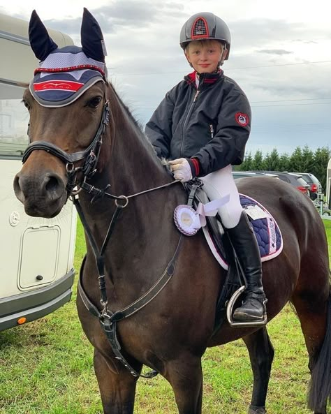 Kids Riding Horses, Kids Horse Riding, Dream Horse Barns, Reining Horses, Equestrian Aesthetic, Beautiful Horse Pictures, Hobbies For Kids, Horse Aesthetic, Country Kids