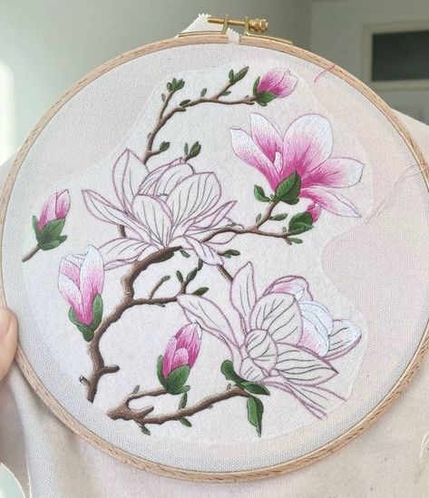 Crewel Embroidery Tutorial, Cross Stitch Landscape, Diy Embroidery Designs, Floral Embroidery Patterns, Embroidery Hand, Embroidery Tutorial, Hand Work Embroidery, Hand Embroidery Projects, Thread Art