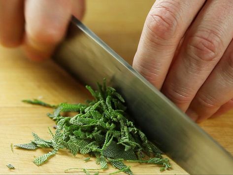 Knife Skills: How to Mince Fresh Sage Leaves Green Lentil Soup, Basic Knife, Food Spices, Knife Skills, Food Tutorials, Fresh Sage, Knife Skill, Culinary Techniques, Salad Spinner