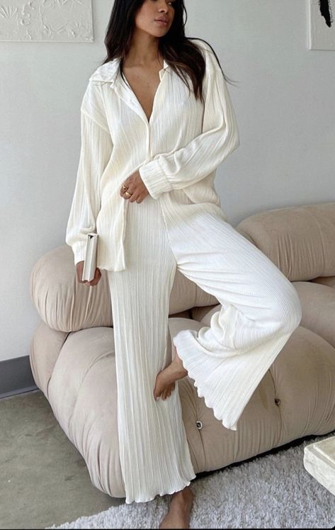 Old Money Loungewear, Modest Pyjamas, Modest Lounge Wear, Home Wear Aesthetic, Bedtime Outfit, Chic Loungewear, Lounge Wear Set, Dress Business, Pajama Fashion