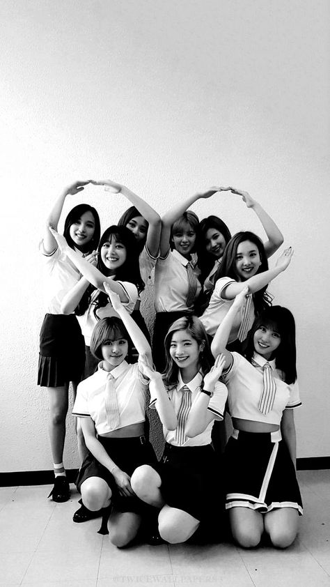 twice White Twice Wallpaper, Twice Black Wallpaper, Twice Black And White, Kpop Widget, Phone Makeover, Group Pose, Group Poses, Cocoppa Wallpaper, Black And White Heart