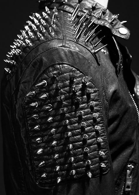 Spikes Aesthetic, Spiked Leather Jacket, Heavy Metal Clothing, Heavy Metal Style, Lord Dominator, Metal Outfit, Punk Fashion Diy, Watch Dogs 2, Battle Jackets