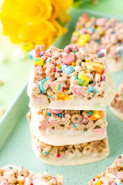 Pizza And Champagne, Lucky Charms Treats, Rice Crispy Treats Recipe, Lucky Charms Marshmallows, Irish Recipes Traditional, Lucky Charms Cereal, Treat Bar, Krispy Treats, Marshmallow Treats