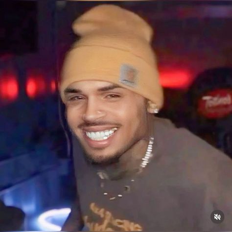 Residuals Chris Brown, Chris Brown Smile, Chris Brown Smiling, Chris Brown Face, Chris Brown Pfp, Chris Brown Meme, Chriss Brown, Chris Brown Party, Chris Brown Funny