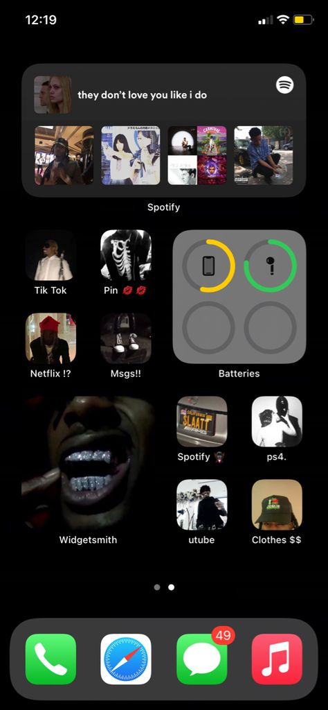 Hypebeast Homescreen, Lockscreen Inspo Iphone, Rapper Homescreen, Iphone Home Screen Layout Aesthetic, Iphone Lockscreen Layout, Home Screen Organization Iphone, Aesthetic Homescreen Layout Iphone, Iphone Set Up Ideas Homescreen, Ios Home Screen Ideas