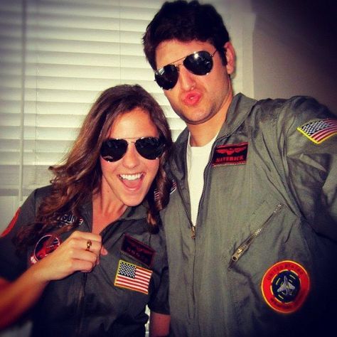 Goose and Maverick From Top Gun: Source: Instagram user lauramariemeyers Halloween Couples Costume Ideas, Couples Costume Ideas, Halloween Couples Costume, Easy Couples Costumes, Couples Costumes Creative, Meme Costume, Halloween Couples, Couples Costume, Cute Couple Halloween Costumes