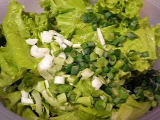 Leaf Lettuce Recipes, Bacon Grease Uses, Wilted Lettuce Salad, Pot Luck Dishes Easy, Cook Book Ideas, Warm Bacon Dressing, Summer Supper, Hot Bacon Dressing, Lettuce Recipes