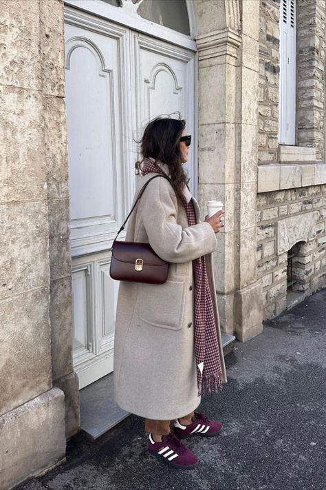 Burgundy Bag Outfit, 2024 Lookbook, Houndstooth Scarf, Perfect Winter Outfit, Burgundy Bag, Brown Satchel, Scarf Outfit, Beige Outfit, Beige Coat