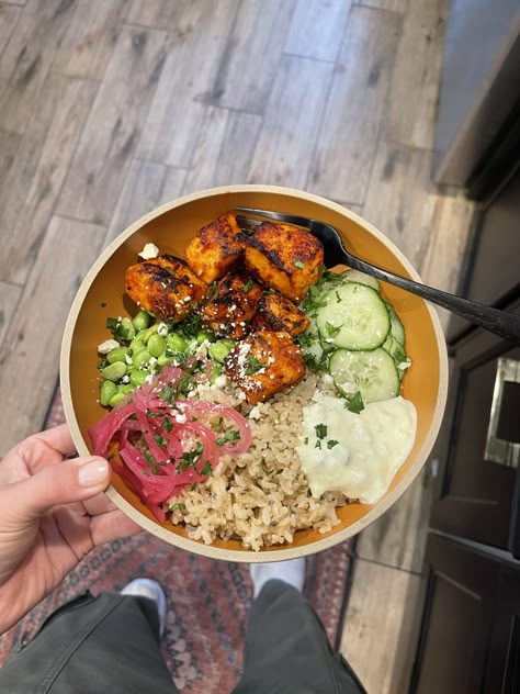 Salmon Bowls, Honey Salmon, Homemade Tzatziki, Salmon Bowl, Easy Weeknight Dinner, Healthy Food Motivation, Satisfying Food, Bowls Recipe, Healthy Meal Prep