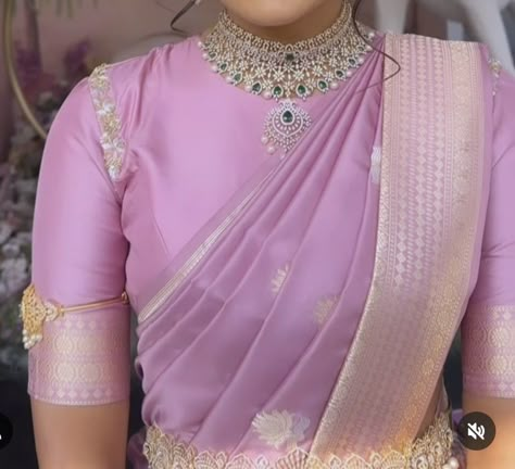 High Neck Blouse Jewellery, High Neck Pattu Blouse Designs, Crepe Saree Blouse Designs Latest, Pastel Saree Blouse Design, Onion Pink Blouse Designs, High Neck Work Blouse Designs, Kanchi Saree Blouse Designs, Latest Work Blouses For Pattu Sarees, Banaras Saree Blouse Designs