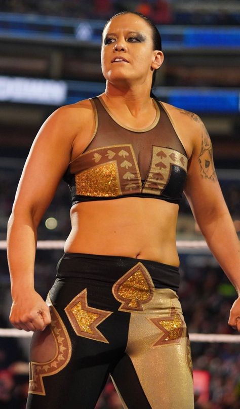 Rain Fashion, Shayna Baszler, Wwe Female Wrestlers, Wrestling Divas, Money In The Bank, Wwe Womens, Female Wrestlers, Wwe Divas, Professional Wrestling