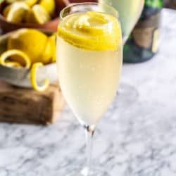 French 75 Drink, Gin Och Tonic, French 75 Recipe, French 75 Cocktail Recipes, Cocktails With Vodka, Judo Throws, Limoncello Spritz, French Cocktails, French 75 Cocktail