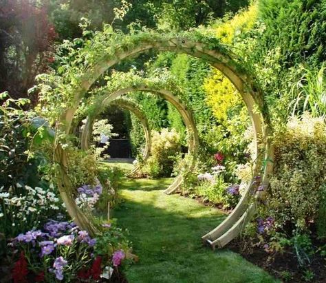 Grange Freestanding Flower Circle - GardenSite.co.uk Circular Pergola, Garden Arches, Flower Circle, Have Inspiration, Alam Yang Indah, Garden Paths, Dream Garden, Design Layout, Garden Planning