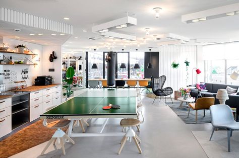 Zoku Amsterdam, Loft Style Apartments, Co Housing, Live Work Space, Industrial Interior Design, Pong Table, Coworking Space, Think Tank, Ping Pong Table