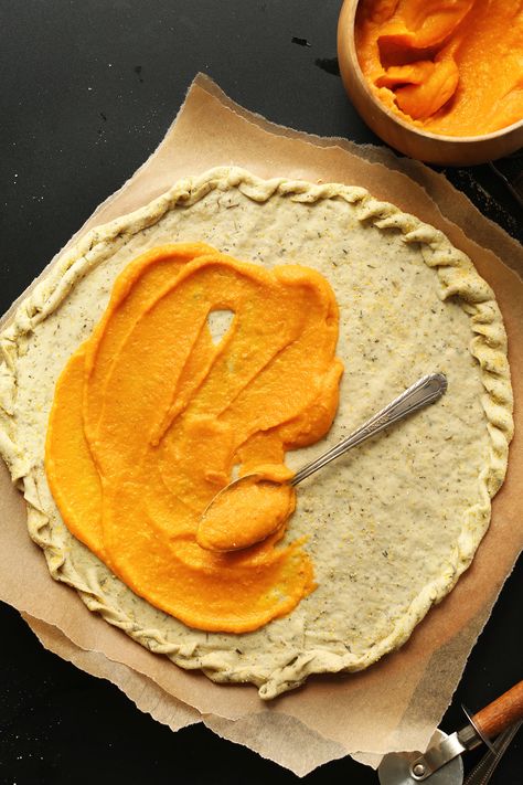 Butternut Squash Pizza Sauce, Pizza Alternatives, Squash Sauce, Butternut Squash Pizza, Sliced Zucchini, Squash Pizza, Butternut Squash Sauce, Pizza Vegana, Pizza Vegan