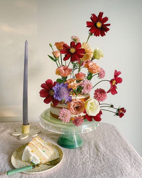 Cake Table Flower Arrangements, Quirky Flower Arrangements, Quirky Wedding Cake, Naked Flower Cake, Quirky Cakes, Messy Cake, Welcoming Party, Happy Cakes, Funky Aesthetic