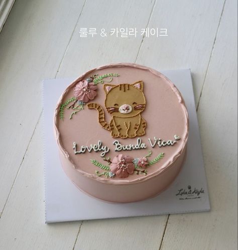 Korean Cake Cat, Cat Bento Cake, Cake Cat Design, Doodle Cake, Soccer Birthday Cakes, Birthday Cake For Cat, Cartoon Cake, Dog Cakes, Simple Birthday Cake