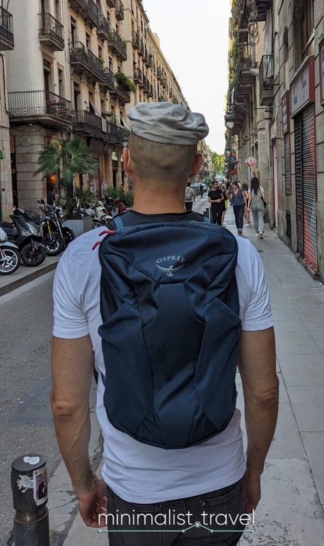 The Differences in the Top Osprey Daypacks — And How to Choose the Perfect Smaller Pack for Daily Use - Minimalist.Travel Osprey Backpack Daypack, Nz Outfits, Osprey Farpoint, Osprey Daylite, Osprey Packs, Aesthetic Backpack, Minimalist Travel, Travel Daypack, Trekking Poles