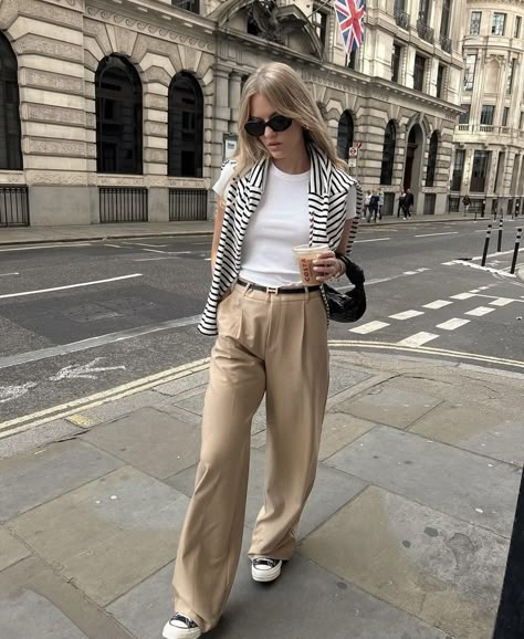 Beige Suit Pants Outfit, Beige Slacks Outfit, Beige Slacks Outfit Women, Long Sleeve Outfit Ideas, Sleeve Outfit Ideas, Converse Outfit Ideas, Platform Converse Outfit, Foto Ootd, 2010 Outfits