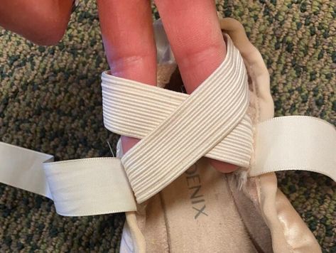 How To Sew Elastic On Pointe Shoes - Purposeful Footwear How To Sew Pointe Shoes, Sewing Pointe Shoes, Sew Pointe Shoes, Pointe Shoe Fitting, Fix A Zipper, Pointe Shoe, Sewing Elastic, Shoe Polish, Point Shoes