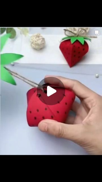 Home Made Gift Ideas Diy, Strawberry Gift Ideas, Strawberry Craft, Diy Macrame Plant Hanger Easy, Strawberry Crafts, Crafts For Beginners, Strawberry Art, Origami Love, Origami Paper Art