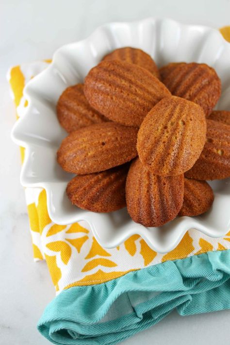 Pumpkin Spice Madeleines Madeleine Recipe, Caramel Treats, French Cookies, Local Fruit, Pumpkin Pancakes, Low Fodmap Recipes, Fodmap Recipes, Pumpkin Seasoning, Food Blogs