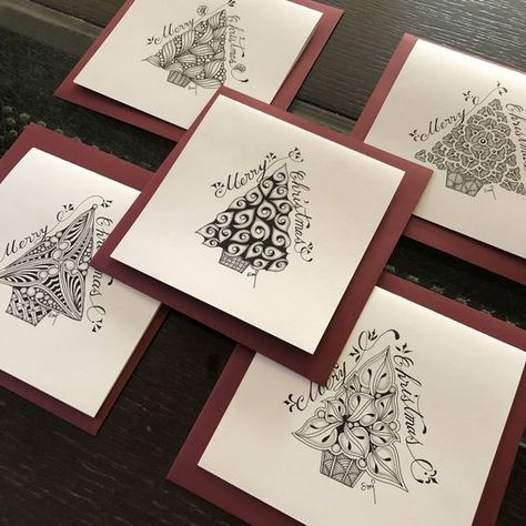 Zentangle Christmas Cards, Zentangle Christmas, Zentangle Artwork, Tangle Doodle, Zentangle Designs, Christmas Doodles, Christmas Card Art, Zentangle Drawings, Doodles Zentangles