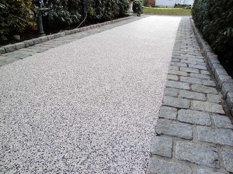 Exterior Facelift, Driveway Edging, Resin Driveway, Paving Ideas, Driveway Paving, Stone Driveway, Front Gardens, Gravel Driveway, Driveway Entrance