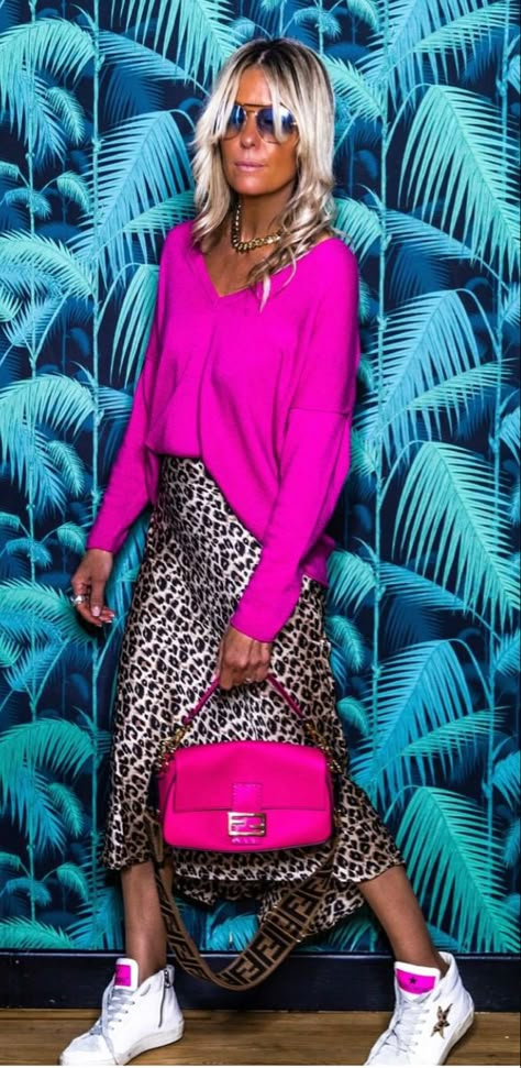 Casual Chic Looks For Women, The Real Real Fashion, Hot Pink Jumper Outfit, Hot Pink And Leopard Outfit, Purple Trainers Outfit, Birthday Spring Outfits, Fuchsia Skirt Outfit, Outfits Fucsia, Outfit Fucsia