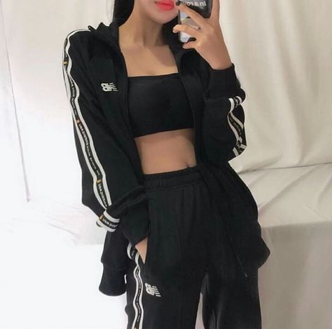 Edgy Asian Outfits, Sweater Jacket Outfits, Dance Style Outfits, Mode Ulzzang, Pajama Fashion, Princess Outfits, Pakistani Dress Design, Dance Fashion, Ulzzang Fashion