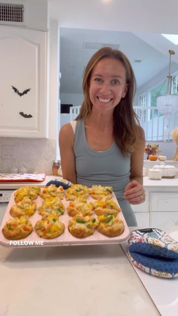 At Home With Shannon 🏡 on Instagram: "MINI CHICKEN POT PIES! FOLLOW me @athomewith.shannon for all my favorite family recipes!! This is so easy and so good!! All you need is 2 packets of bisquits, 1 can of cream of chicken, 1 packet of cooked diced chicken and 1 packet of steamed mixed vegtables! Bake on 350 for 20 minutes! #easyrecipes #easyrecipe #recipe #familydinner #familyrecipe #quickrecipes #momsofinstagram" Taste Of Home Chicken Pot Pie, Mini Chicken Pot Pies With Phyllo Dough, Quick Entrees, Miniature Chicken Pot Pies, Farmhouse Boone Chicken Pot Pie, At Home With Shannon, Campbell’s Chicken Pot Pie Recipe, Comfort Food Recipes Casseroles, Shannon Doherty