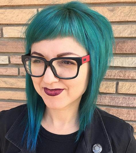 Medium Teal Hair With Cropped Bangs Cropped Bangs, Punky Hair, Modern Shag Haircut, Asymmetrical Bangs, Asymmetrical Haircut, Asymmetrical Hairstyles, Edgy Haircuts, Teal Hair, Tumblr Hair