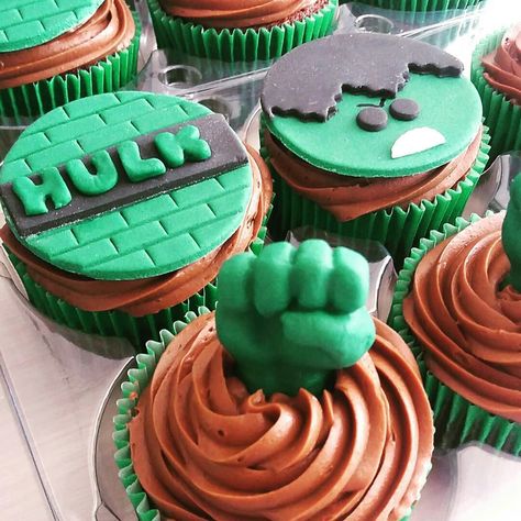 Hulk Birthday Cupcakes, Hulk Cupcakes Ideas, Hulk Cupcake Toppers, Flan Cupcakes, Hulk Cupcakes, Incredible Hulk Cake, Hulk Birthday Cakes, Hulk Birthday Parties, School Cupcakes