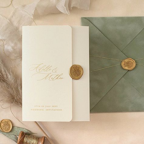 Undangan Pernikahan Elegant, Wedding Invitation Cover, Wed Invitation, Pocketfold Wedding Invitations, Velvet Invitation, Luxury Envelope, Gold Wax Seal, Green Gold Weddings, Wedding Invitations Uk