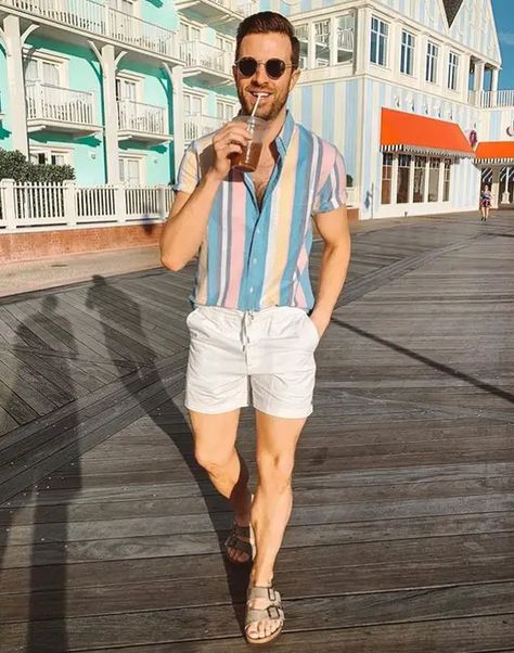 Embrace Italian men's style: Outfits for every season 75 ideas - mens-club.online Palm Springs Outfit, Italian Mens Fashion, Off White Tees, Birkenstock Outfit, Streetwear Chic, Mens Summer Outfits, Spring Outfits Men, Spring Shorts, Italian Men