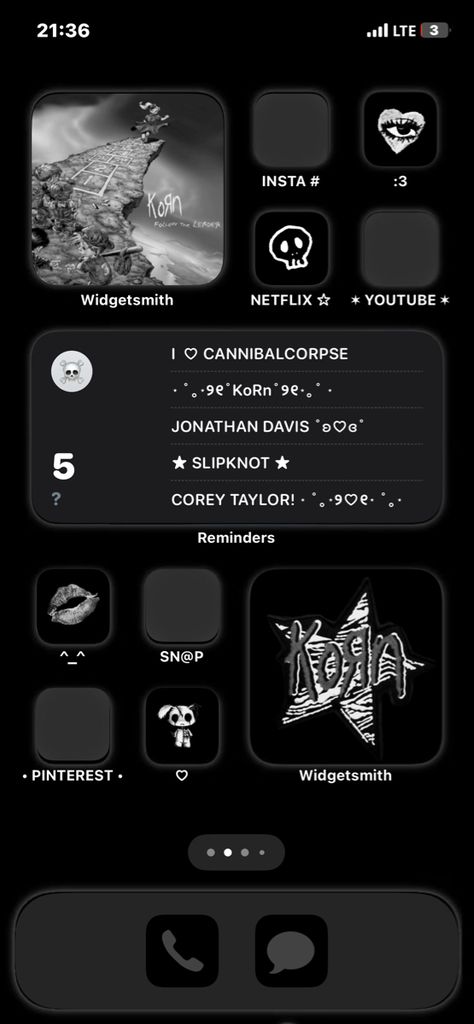 Korn Homescreen, Korn Wallpapers Iphone, Slipknot Corey Taylor, Ios Theme, Iphone Ideas, Phone Layouts, Home Screen Ideas, Iphone Layout, Home Phone