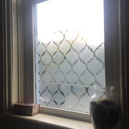 Removing Contact Paper, Contact Paper Window, Diy Window Film, Bathroom Window Coverings, Window Coverings Diy, Kitchen Window Coverings, Privacy Window, Frosted Windows, Bathroom Window