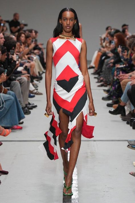 Missoni Spring Summer 2025 Fashion Show 2025 Fashion, Moda Outfit, Spring 2025, Milano Fashion Week, Band Shirt, Outfit Look, Missoni, Look Fashion, Fashion Show