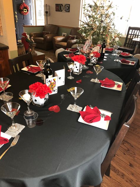 James Bond Table Decorations, James Bond Prom, James Bond Themed Party, James Bond Party Ideas, Classy Casino Theme Party, Bond Party, Casino Wedding Theme, James Bond Theme Party Decoration, Casino Party Aesthetic