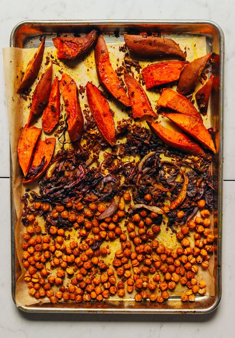 Sheet Pan Dinner — Curried Sweet Potatoes, Crispy Chickpeas, Cabbage and Greens! 1 pan required, simple ingredients, SO satisfying! #glutenfree #plantbased #dinner #curry #sweetpotato #recipe #minimalistbaker Tofu Pad Thai, Sheet Pan Meals Chicken, Sheet Pan Dinners Chicken, Sheet Pan Dinners Recipes, Sweet Potato Wedges, Fajita Recipe, Pan Recipes, Sheet Pan Dinners, Indian Spices