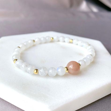 𝕃𝕠𝕧𝕖 𝕚𝕤 𝕚𝕟 𝕥𝕙𝕖 𝕒𝕚𝕣 🌬 Strawberry Quartz x White Chalcedony Silver Bracelet❤️🤍 Shop us @jaiyen.jewellery or DM for more details💌 #crystalhealing #crystalbracelets #crystalbracelet #crystaljewelry #crystaljewellery #gemstonejewelry #gemstonejewellery #positivity #strawberryquartz #rosequartz #rosequartzcrystal #rosequartzjewelry #energyhealing #energybracelet #friendshipbracelets #friendshipbracelet #giftideas #protectionbracelets #meditationpractice Simple Crystal Bracelet, Sunstone And Moonstone Bracelet, Sunstone Bracelet Ideas, Crystal Bracelet Patterns, Beaded Crystal Bracelets, Crystal Bead Bracelet Ideas, Stone Bracelet Ideas, Gemstone Bracelets Ideas, Crystal Bracelet Ideas